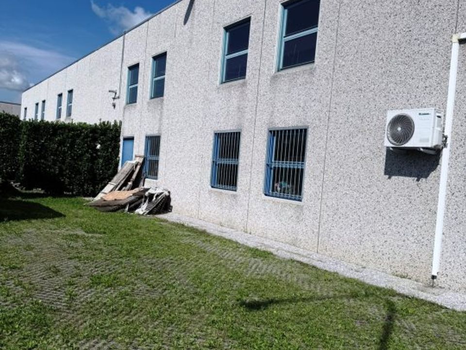 Erhvervsejendom i Anzano del Parco, Como - foto 1
