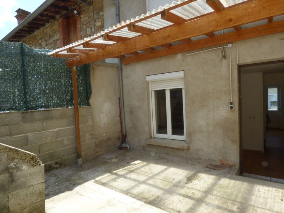 Villa a Sainte-Colombe-sur-Gand, Loire - foto 1