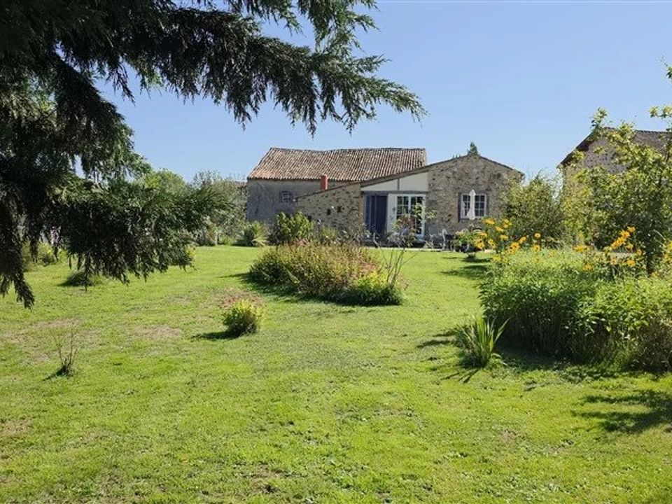 Villa i Saint-Martial-Sur-Isop, Haute-Vienne - bilde 1