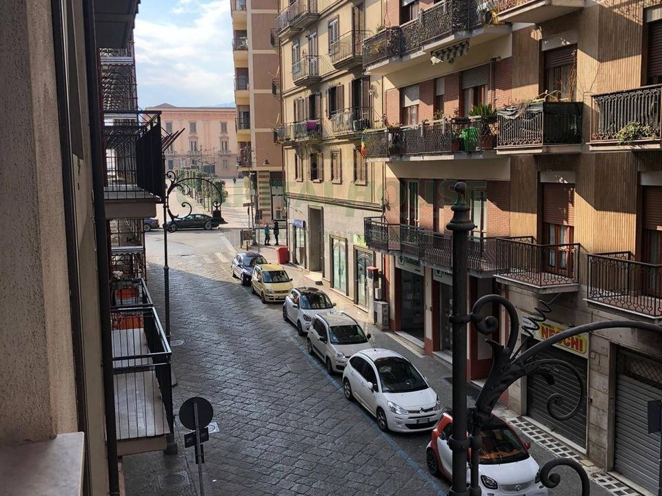 Erhvervsejendom i Avellino city, Avellino - foto 1