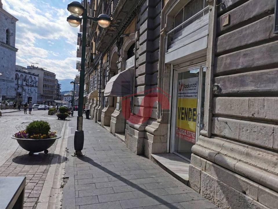 Erhvervsejendom i Benevento, Benevento - foto 2