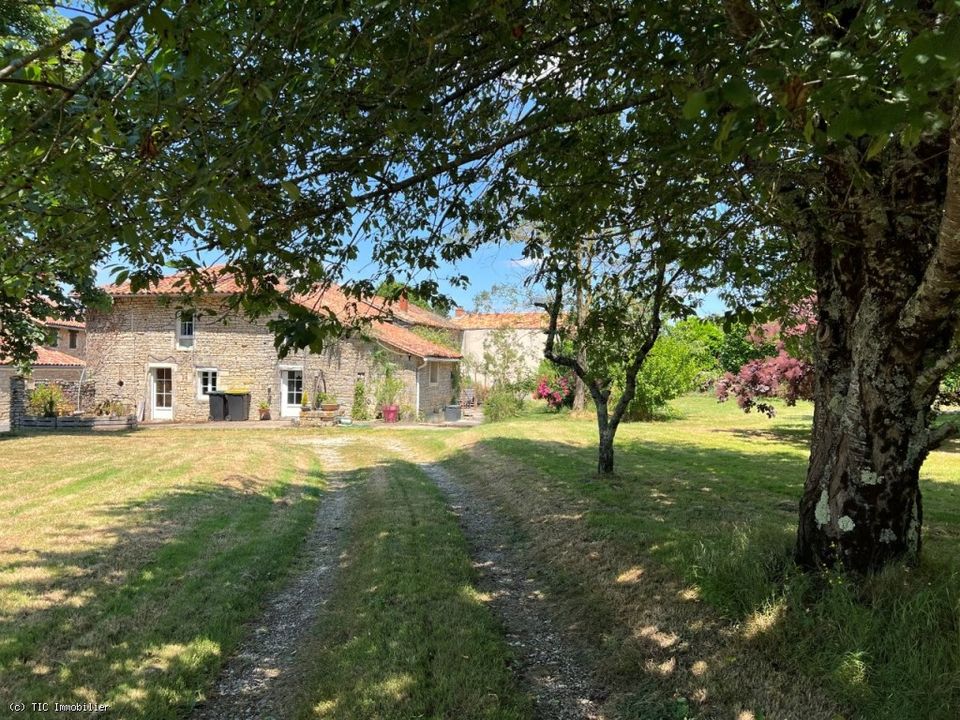 Villa i Nanteuil-en-Vallee, Charente - foto 1
