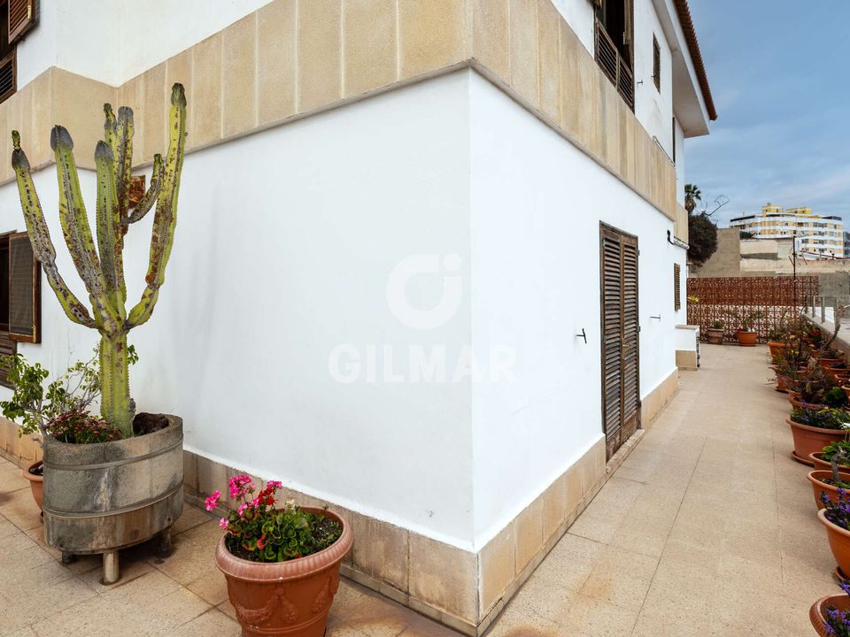 Villa in Las Palmas De Gran Canaria, Gran Canaria - photo 4