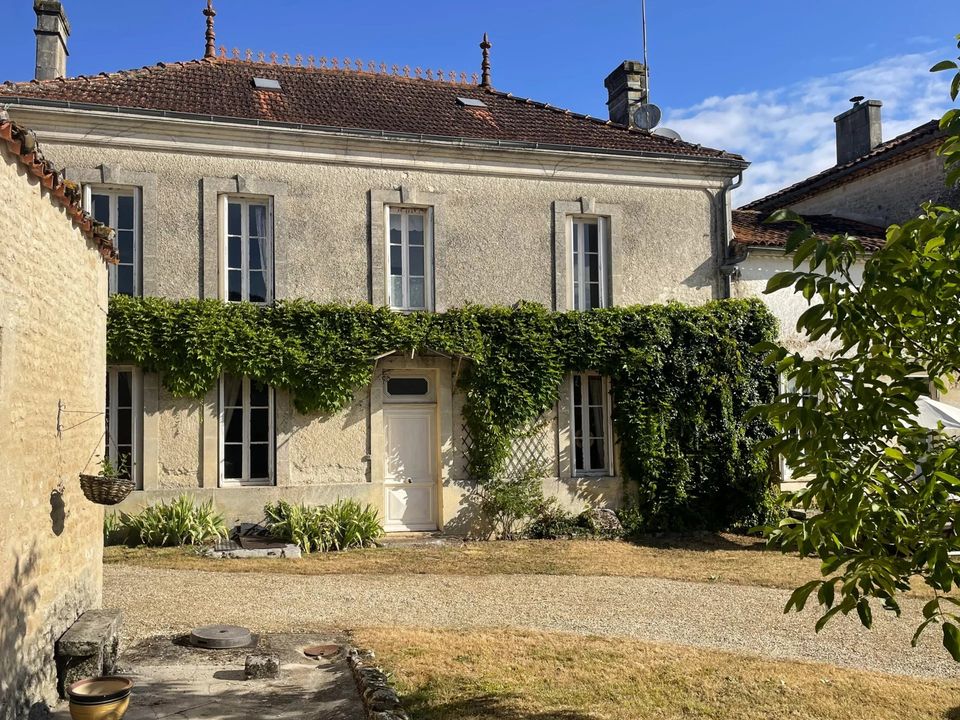 Villa i Saint-Pierre-de-Juillers, Charente-Maritime - foto 1