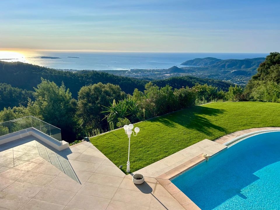 Villa i Mandelieu-la-Napoule, Alpes-Maritimes - bilde 1