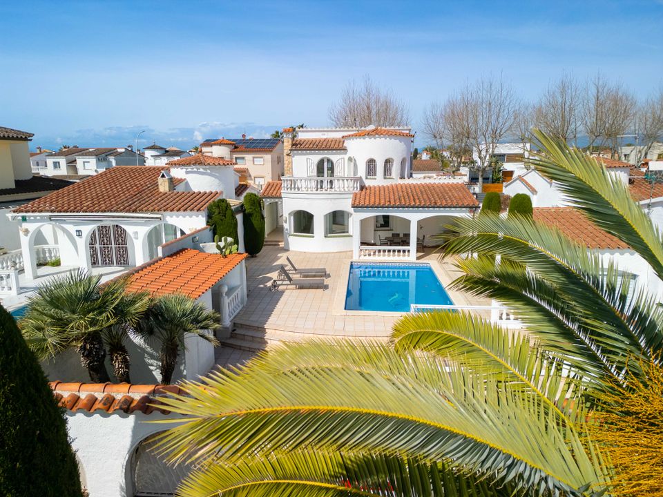 Villa i Empuriabrava, Gerona - foto 1