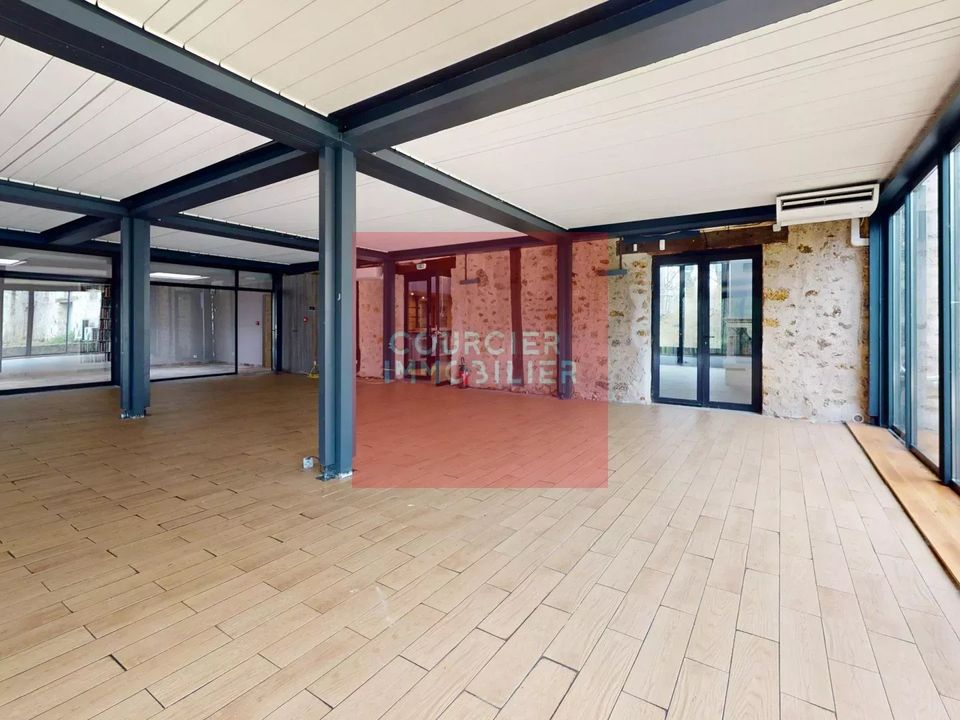 Commercial property in Élancourt, Yvelines - photo 1