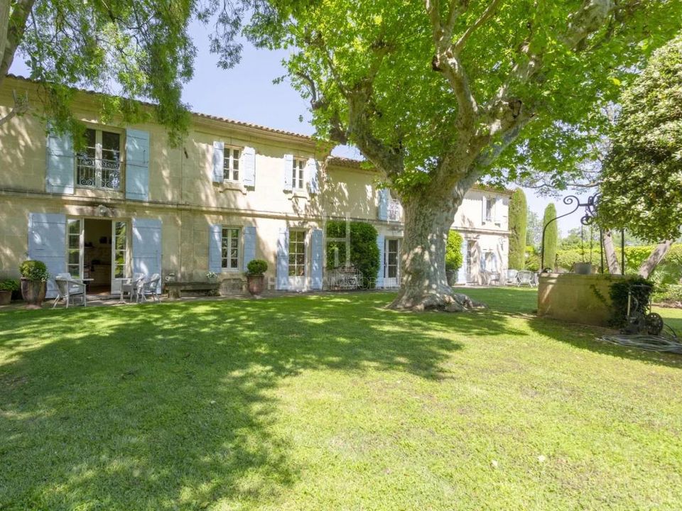 Villa en Arles, Bouches-du-Rhone - foto 1