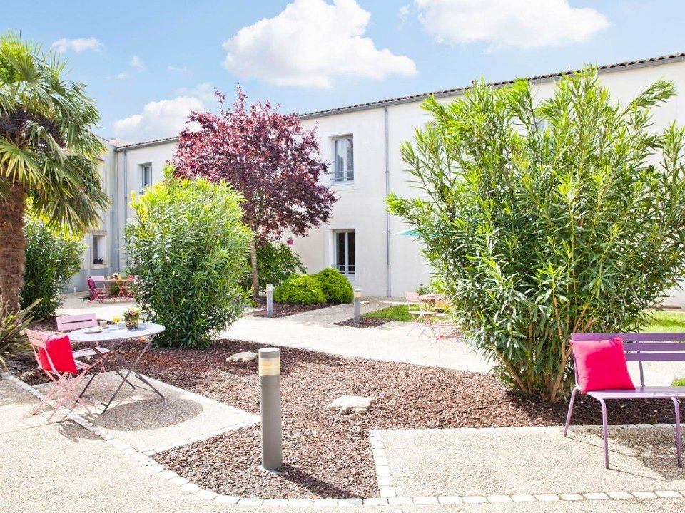 Erhvervsejendom i Saint-Jean-d'Angle, Charente-Maritime - foto 1