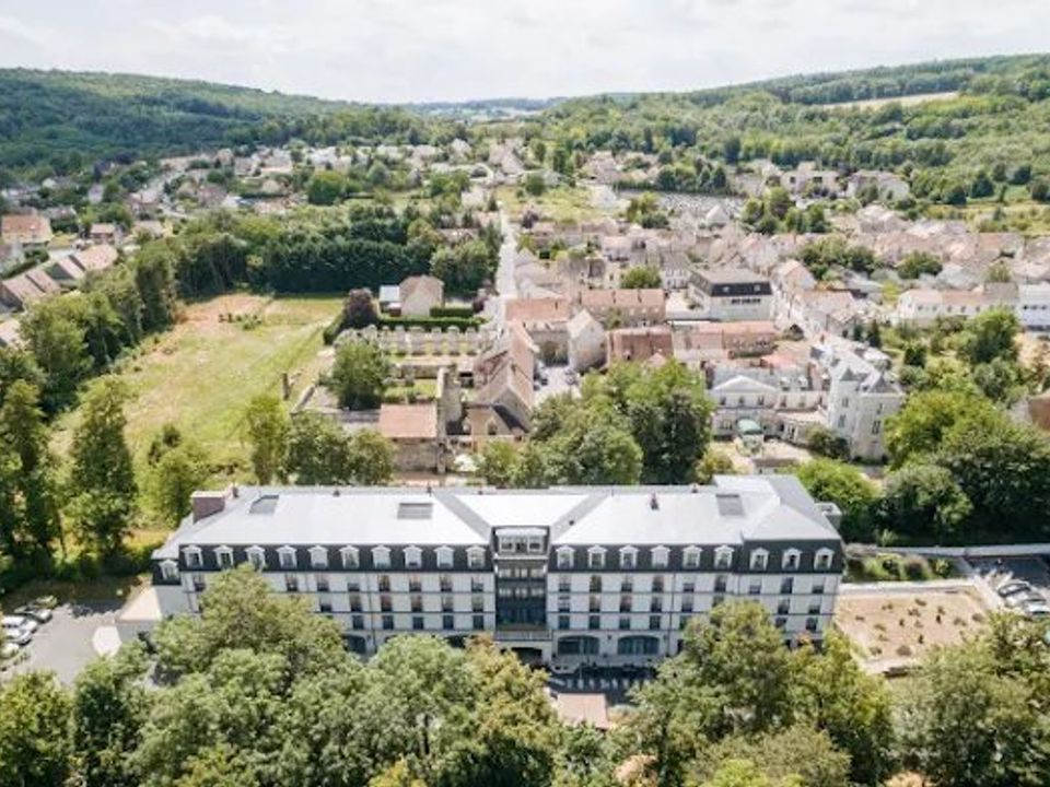 Erhvervsejendom i Nogent-l'Artaud, Aisne - foto 1