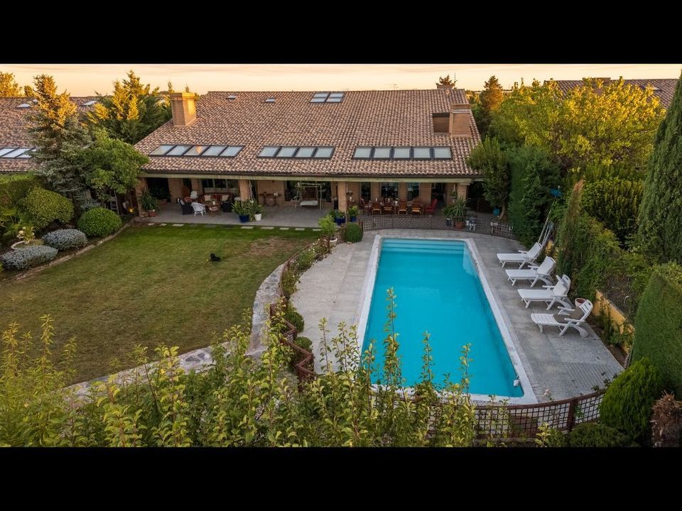 Villa i Pozuelo De Alarcon, Madrid - foto 1