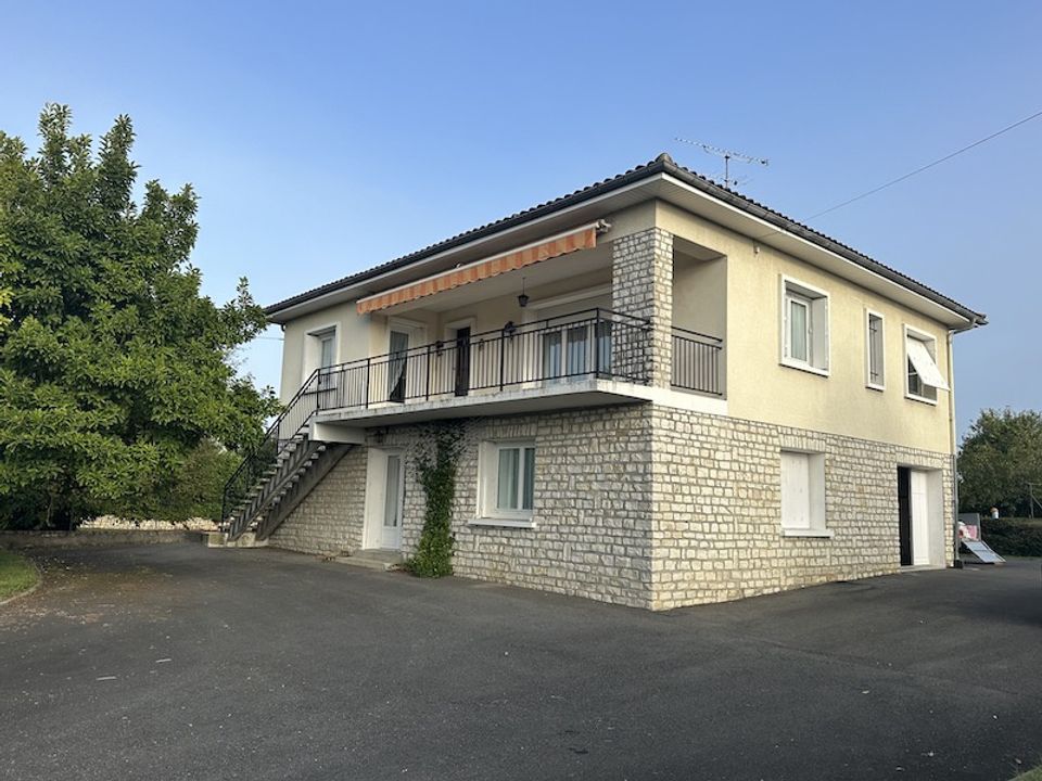 Villa i Montguyon, Charente-Maritime - foto 1