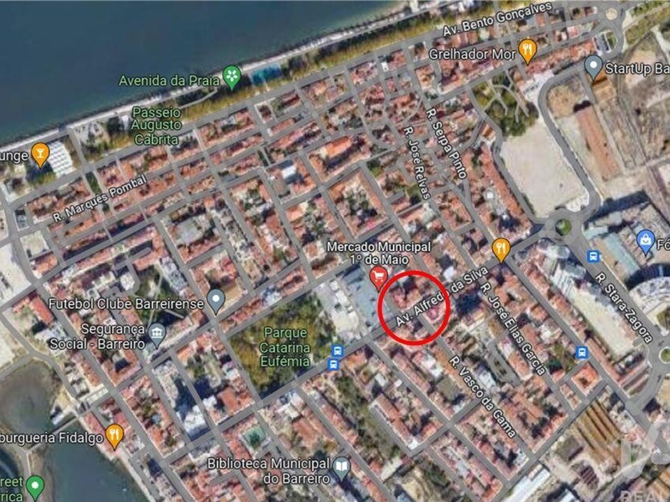 Commercial property in Barreiro, Setubal - photo 1
