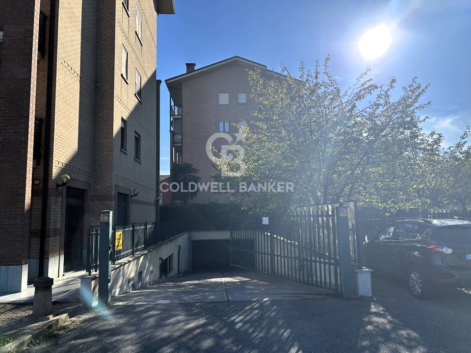 Parkeringsplass i Collegno, Turin - bilde 1