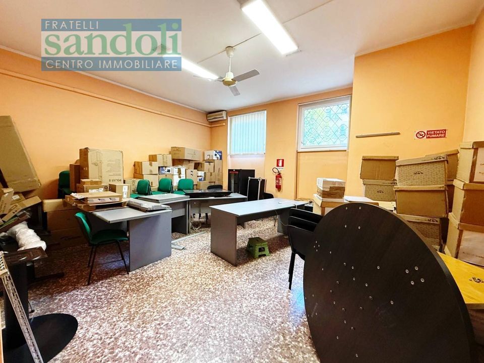 L'establiment comercial a Vercelli, Vercelli - foto 2