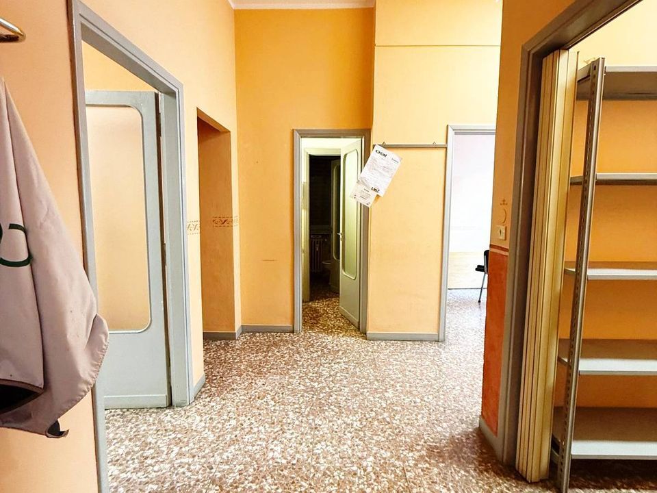 L'establiment comercial a Vercelli, Vercelli - foto 3