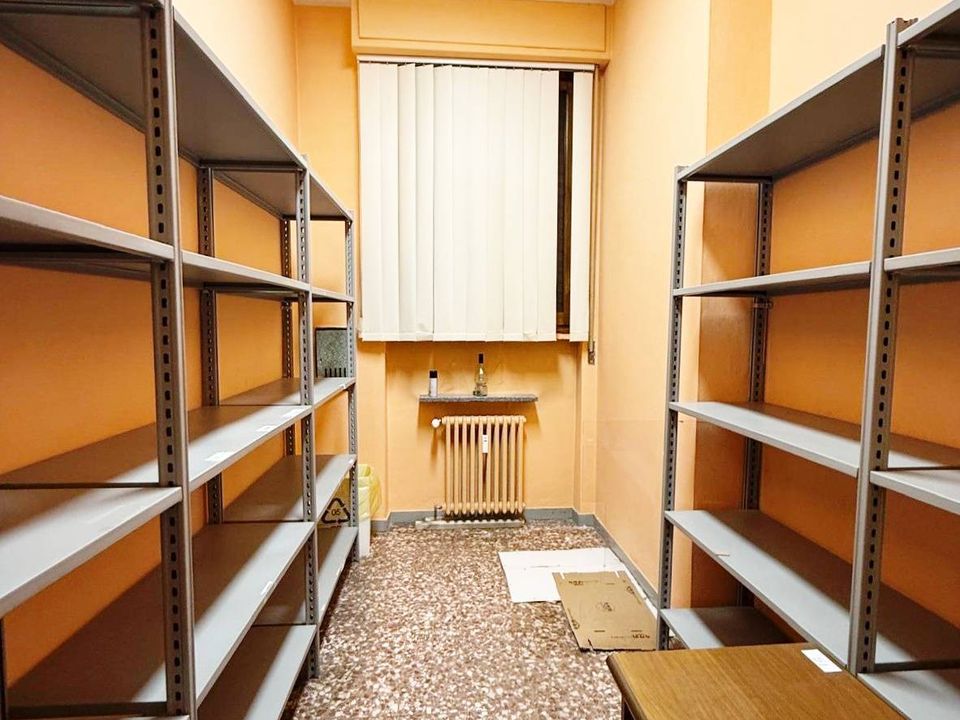 L'establiment comercial a Vercelli, Vercelli - foto 4