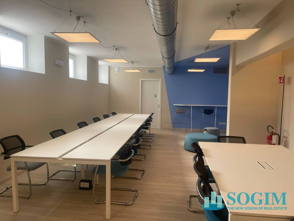 L'establiment comercial a Cernusco sul Naviglio, Milan - foto 1