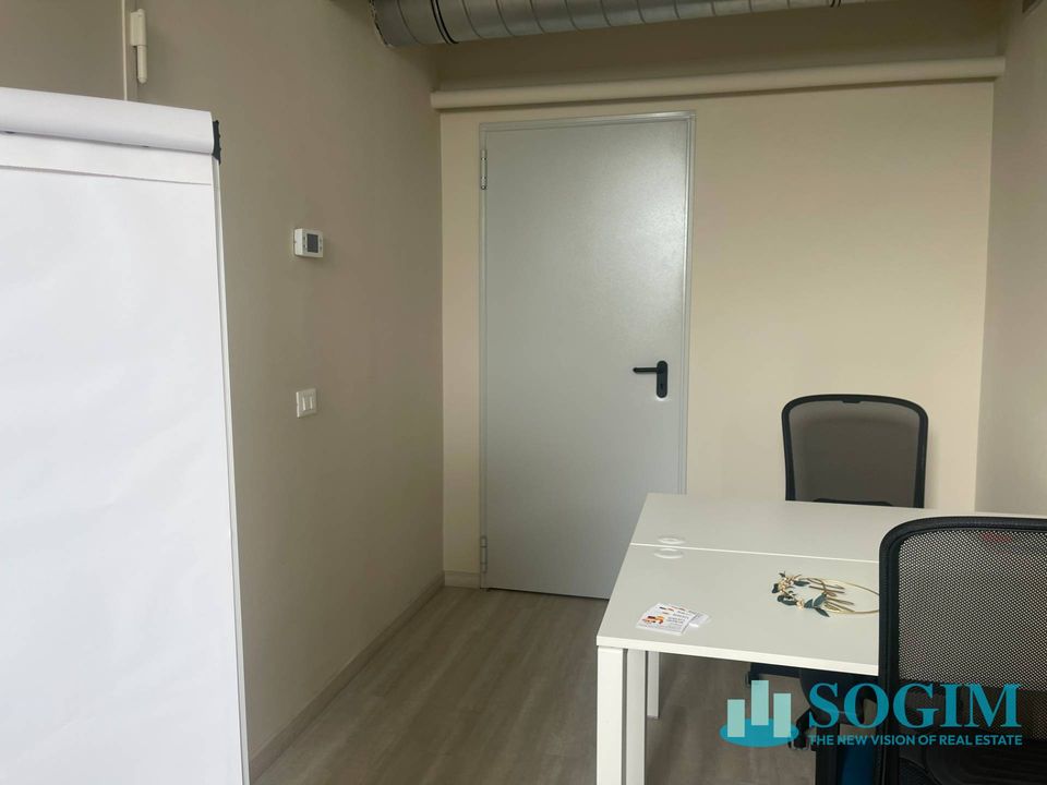 L'establiment comercial a Cernusco sul Naviglio, Milan - foto 5