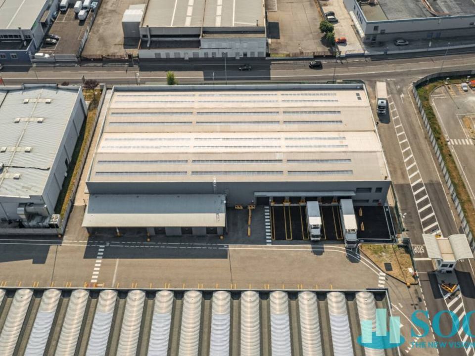 L'establiment comercial a San Giuliano Milanese, Milan - foto 1