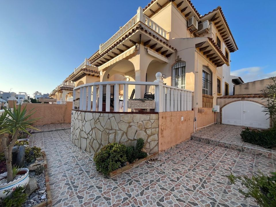 Villa in Orihuela Costa, Alicante - photo 1