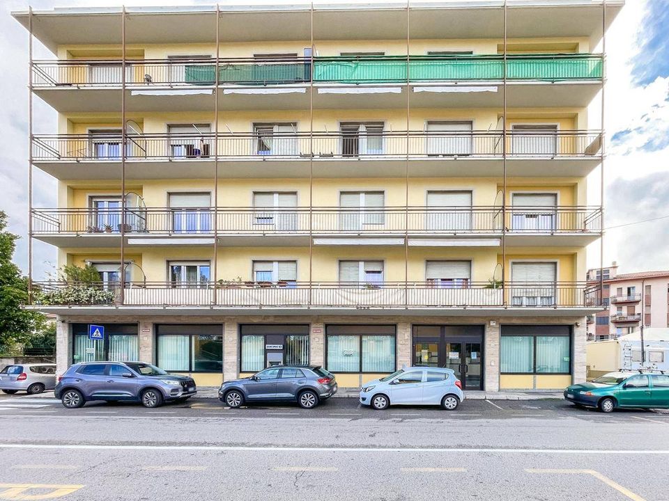 Erhvervsejendom i Gazzada Schianno, Varese - foto 1