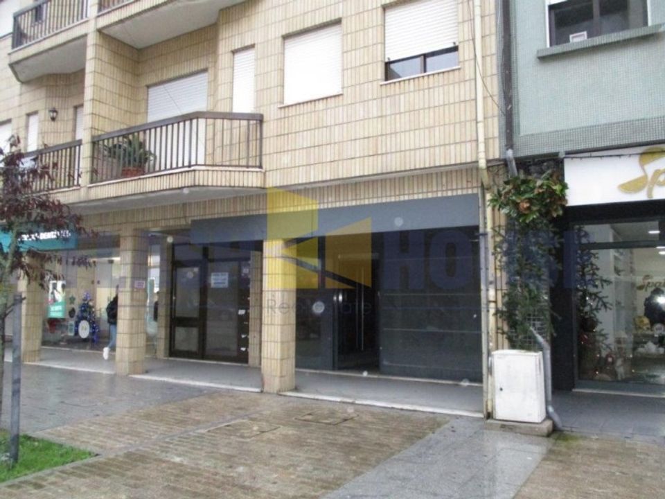 Erhvervsejendom i Pacos de Ferreira, Porto - foto 1