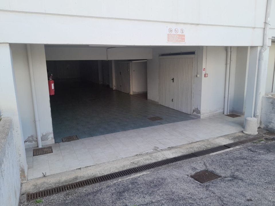 Garage i Pescara, Pescara - foto 1
