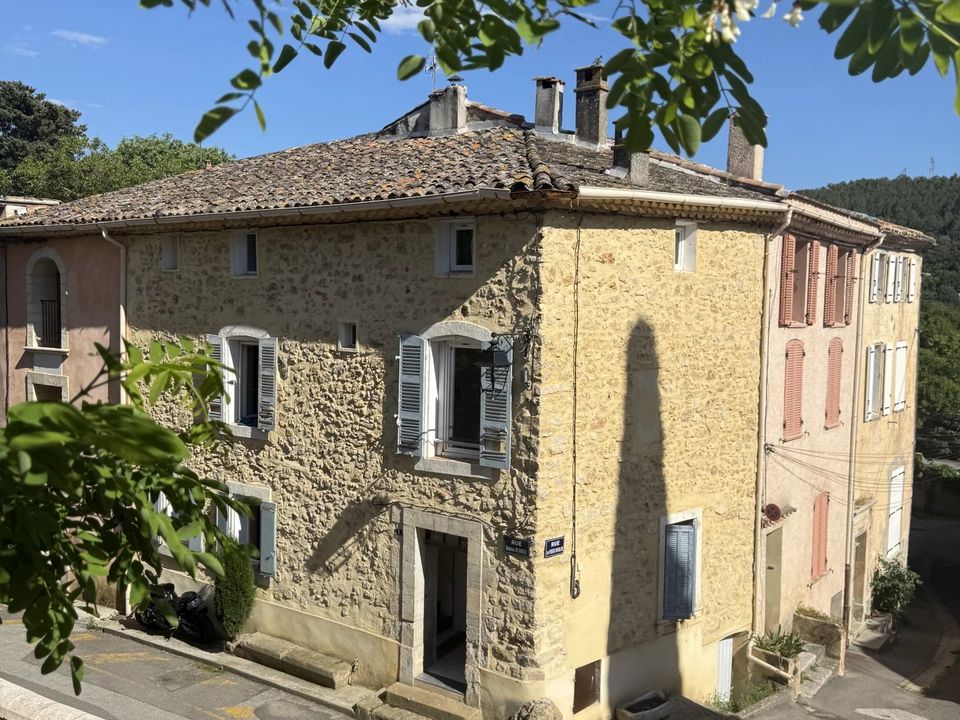 Landejendom i Sainte-Anastasie-sur-Issole, Var - foto 1