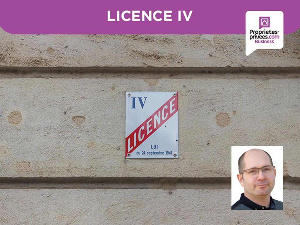 Commercial property in La Flèche, Sarthe - photo 2