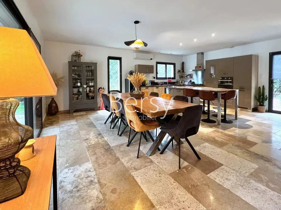 Villa i L'Isle-sur-la-Sorgue, Vaucluse - foto 1