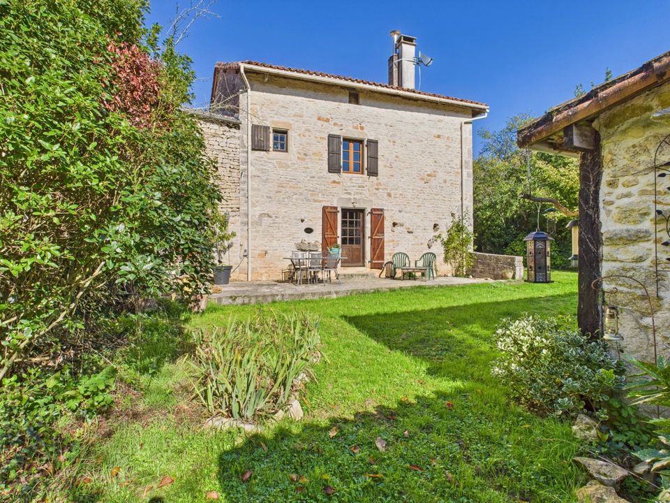 Villa i Nanteuil-en-Vallee, Charente - foto 1