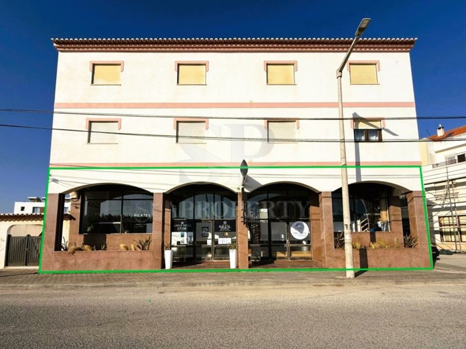 Erhvervsejendom i Ferrel, Leiria - foto 1