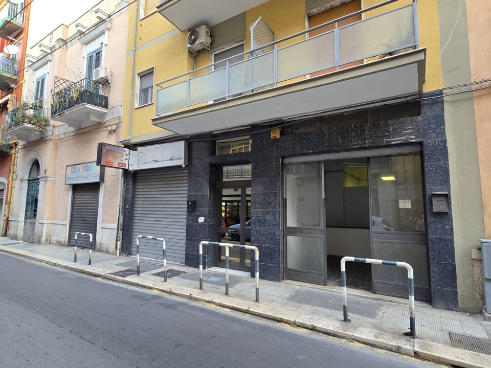 Erhvervsejendom i Bari, Bari - foto 1