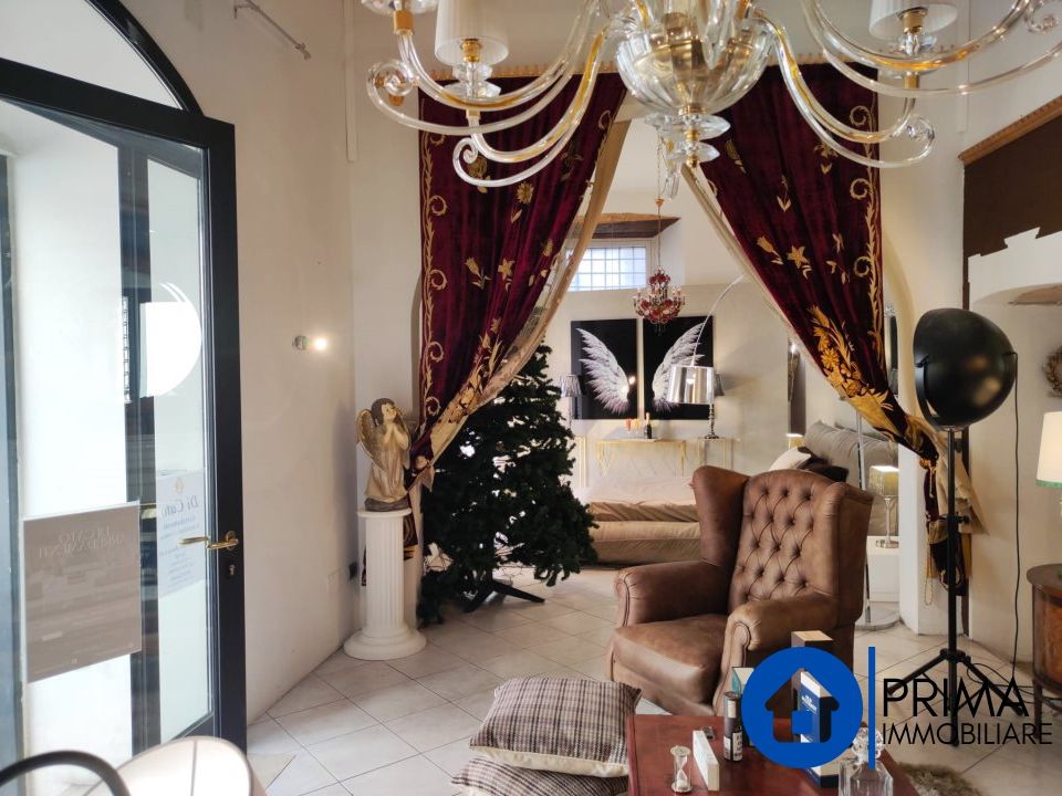 L'establiment comercial a Terni, Terni - foto 1