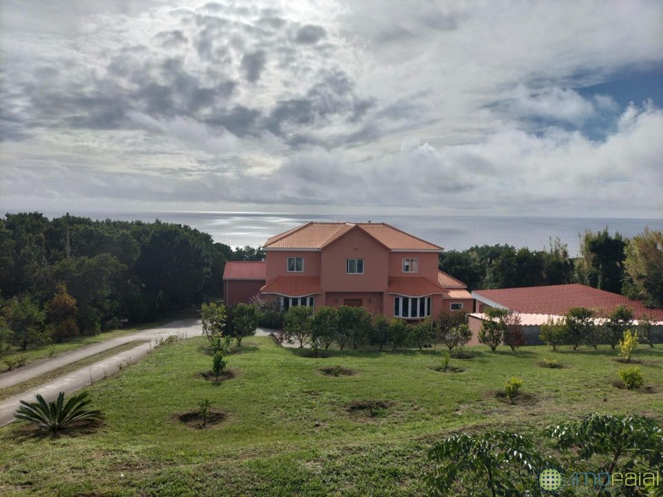 Casa de pueblo en Horta, Faial - foto 1