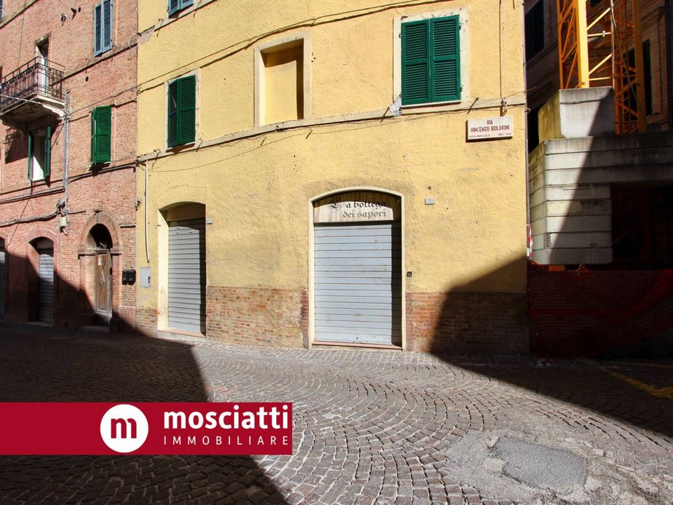 Erhvervsejendom i Matelica, Macerata - foto 1