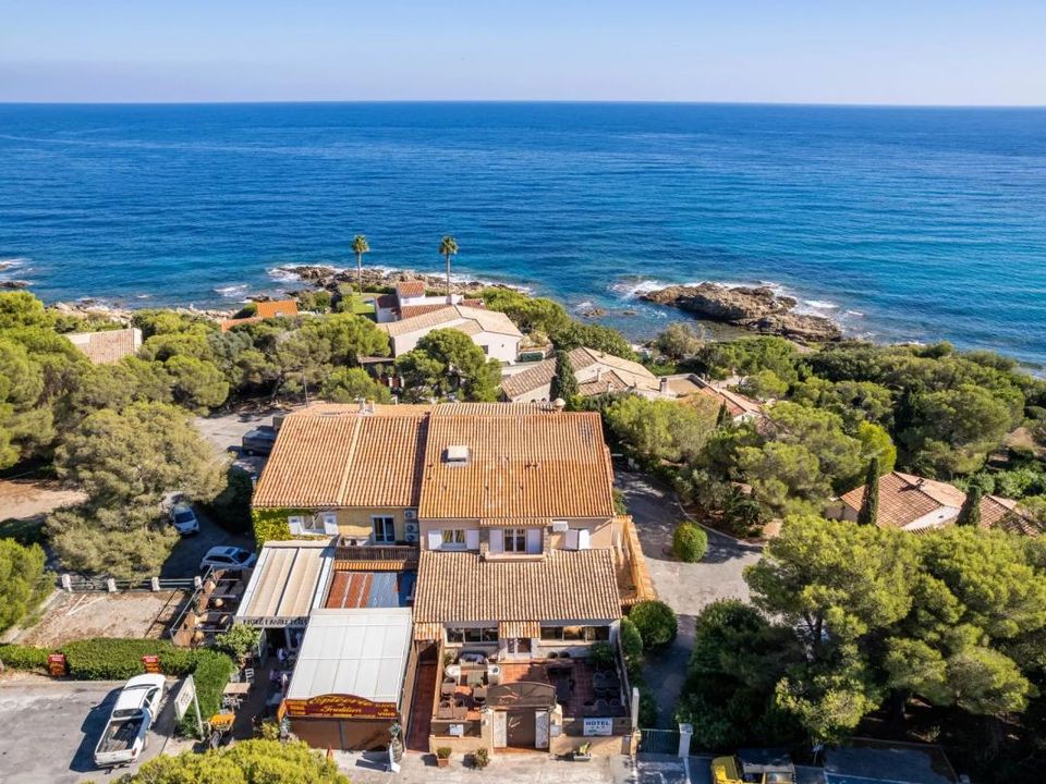 Erhvervsejendom i Roquebrune-sur-Argens, Var - foto 1