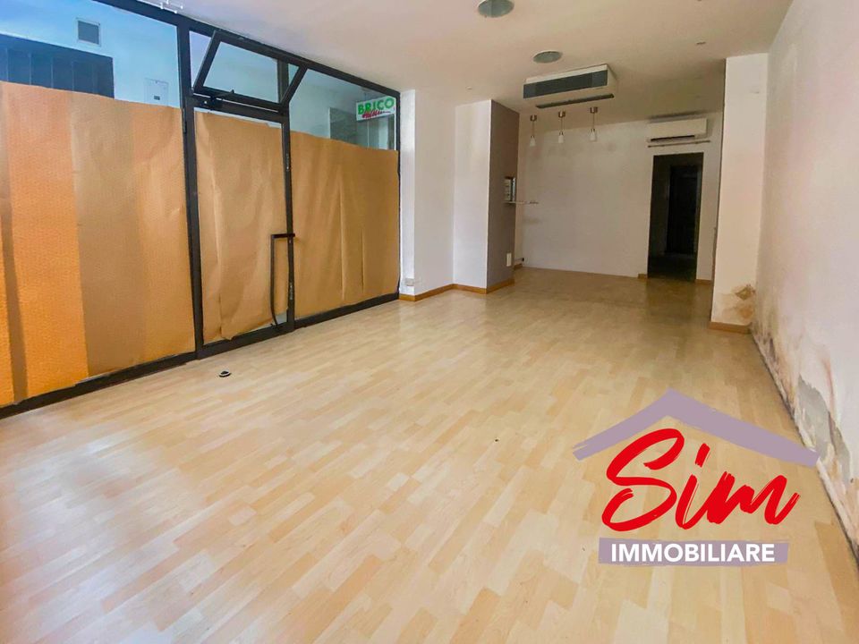 L'establiment comercial a Novara, Novara - foto 1