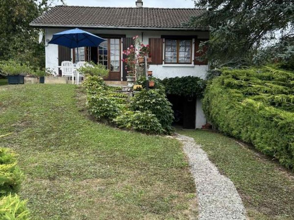 Maatalo Mont-devant-Sasseyssa, Meuse - kuva 1
