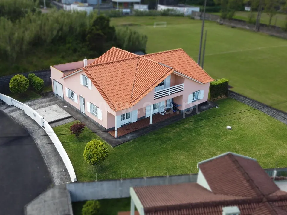 Villa in Horta, Faial - foto 1
