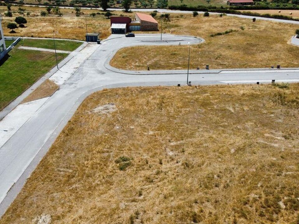 Helårsgrund i Almeida, Guarda - foto 1