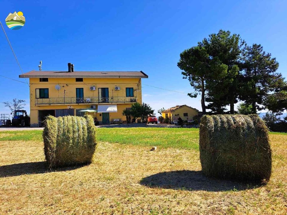 Villa i Castiglione Messer Raimondo, Teramo - foto 1