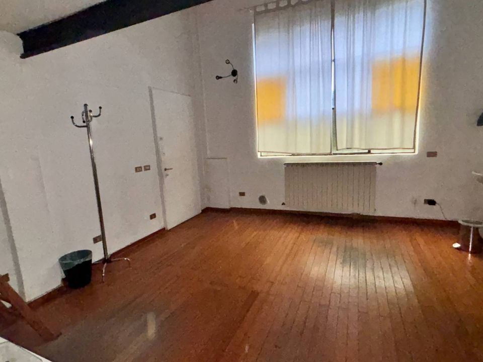 L'establiment comercial a Cornaredo, Milan - foto 4