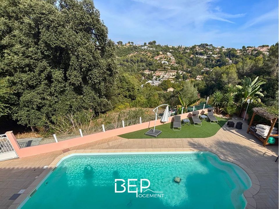Villa a Cagnes-sur-Mer, Alpes-Maritimes - foto 1