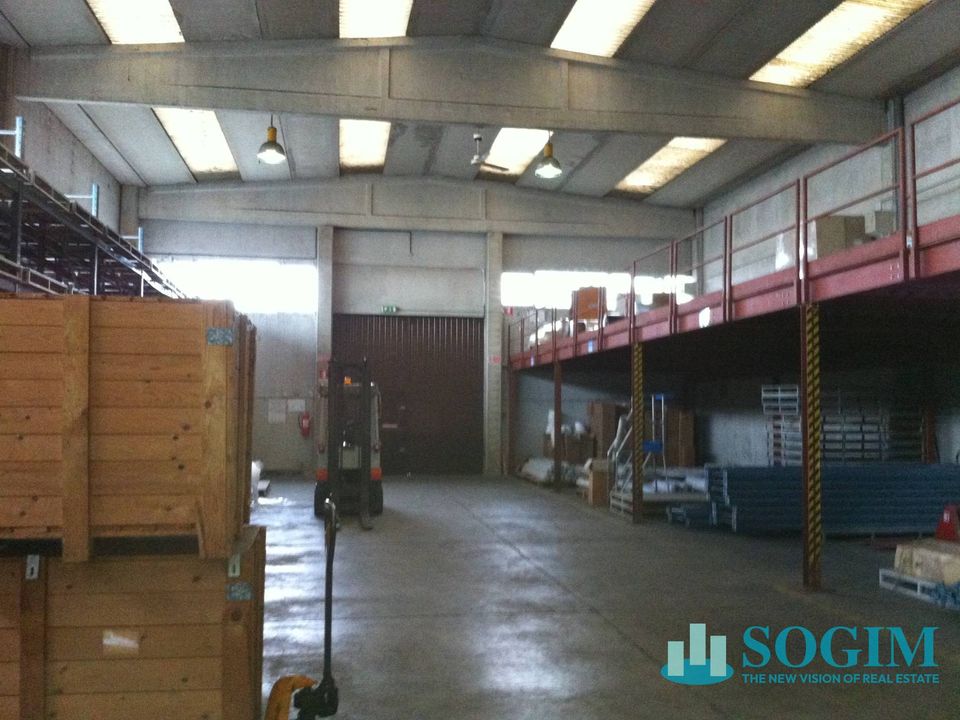 L'establiment comercial a Assago, Milan - foto 1