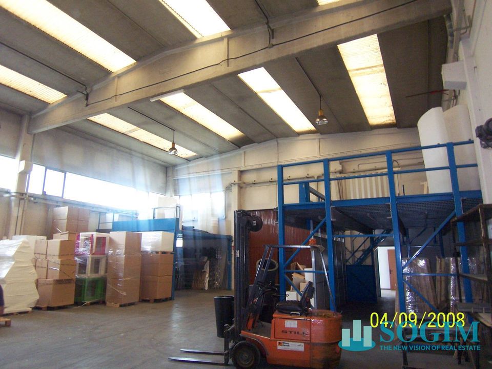 L'establiment comercial a Assago, Milan - foto 3