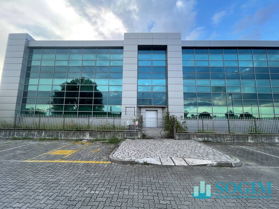 L'establiment comercial a Segrate, Milan - foto 1
