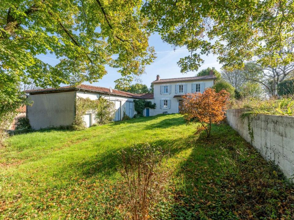 Villa i Roumazieres-Loubert, Charente - foto 1
