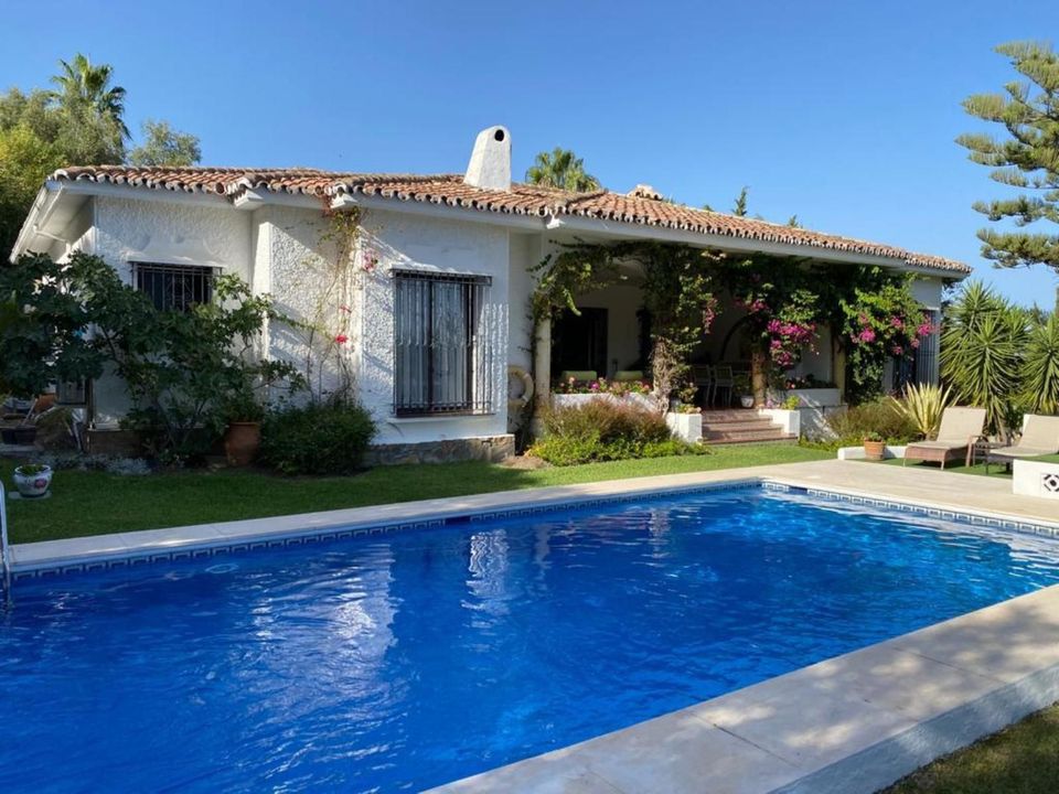 Villa i El Paraiso, Malaga - foto 1